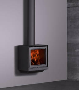 Stûv model is a modern wood stove with a large opening that distributes heat in abundance.